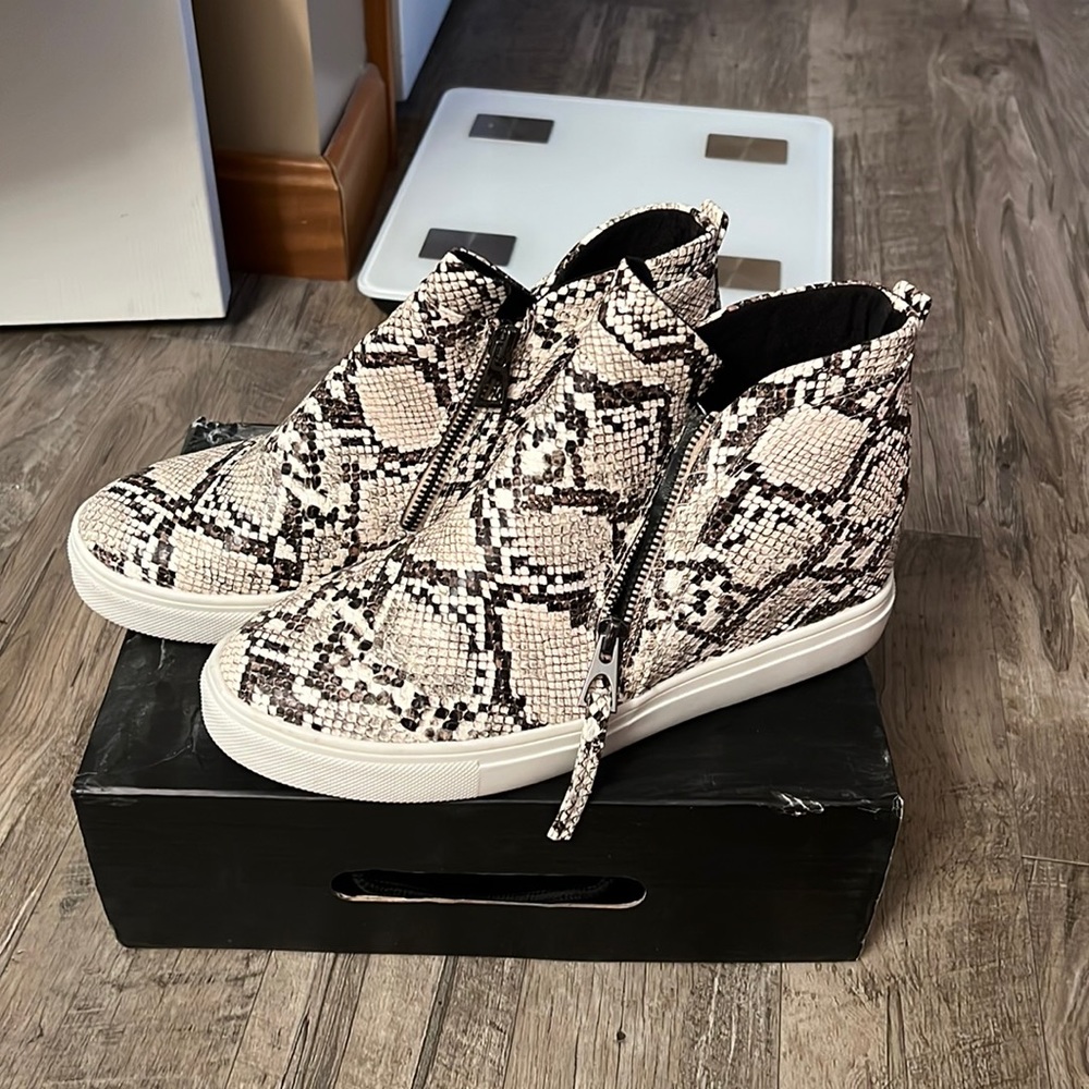 Snakeskin tennies/booties